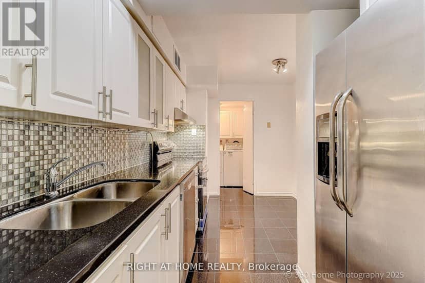 1107 - 1 Royal Orchard Boulevard, Markham, photo 7