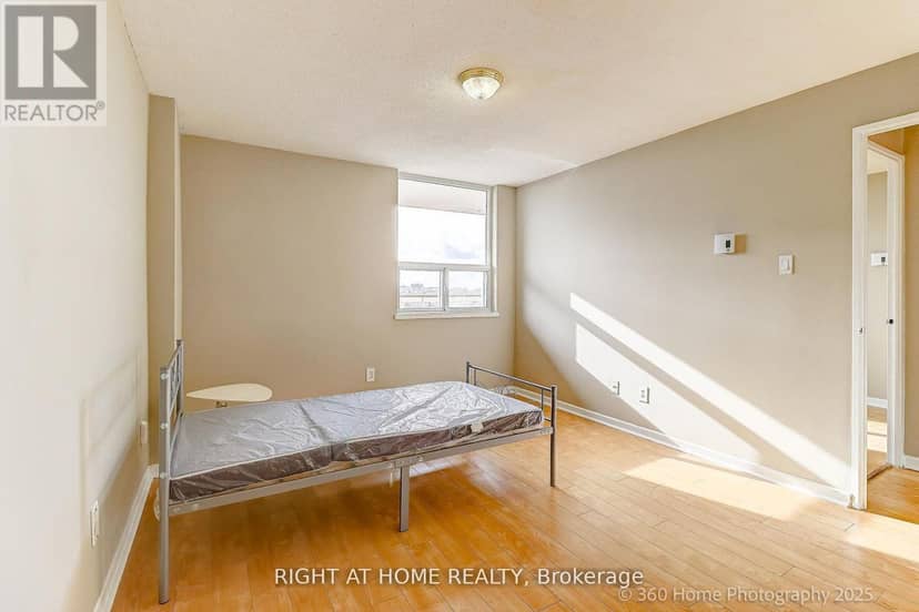 1107 - 1 Royal Orchard Boulevard — photo 9 of 27