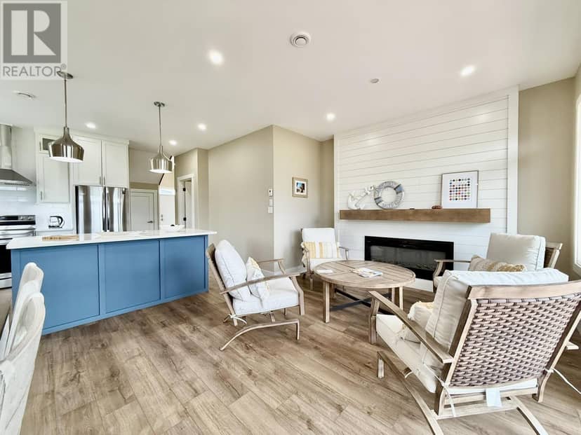 32 Blue Heron Crescent — photo 12 of 40