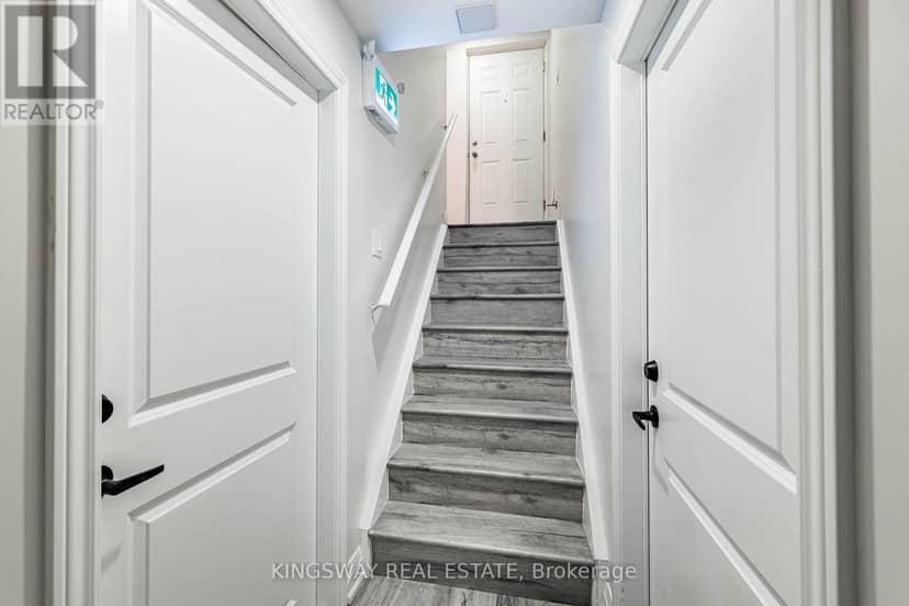 323 Cochrane Terrace — photo 37 of 40