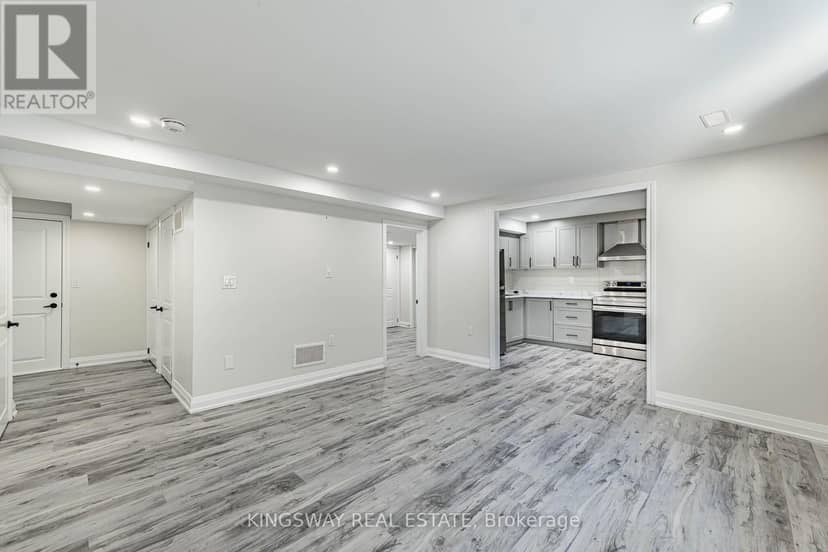 323 Cochrane Terrace — photo 40 of 40