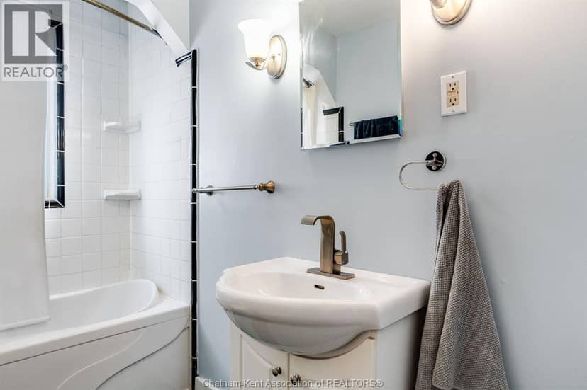 74 MARLBOROUGH STREET East — photo 11 of 40
