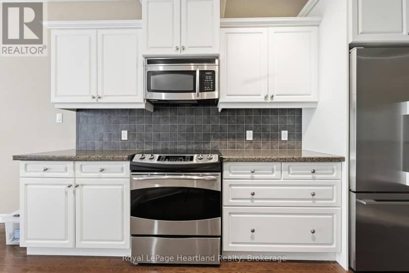 18 - 518 Blue Jay Drive — photo 10 of 40