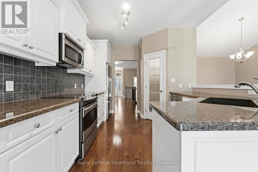 18 - 518 Blue Jay Drive — photo 11 of 40