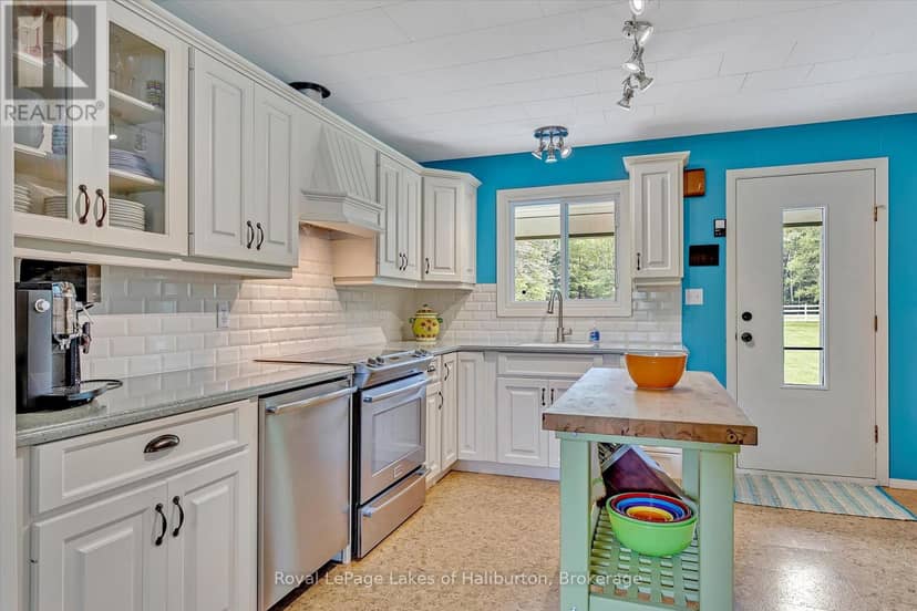 1093 Lamar Drive — photo 16 of 40
