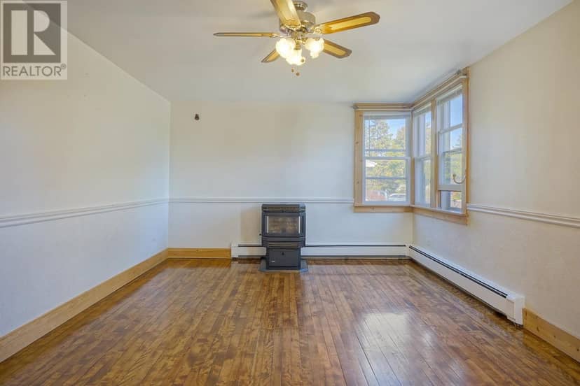 487 South Drive — photo 5 of 32