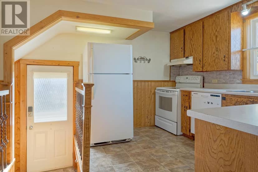 487 South Drive — photo 9 of 32