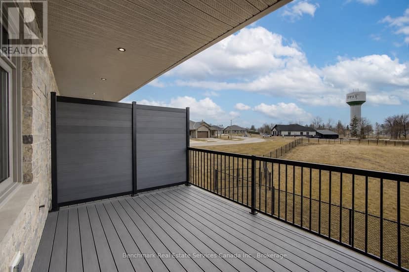64 Cavalier Crescent — photo 18 of 23