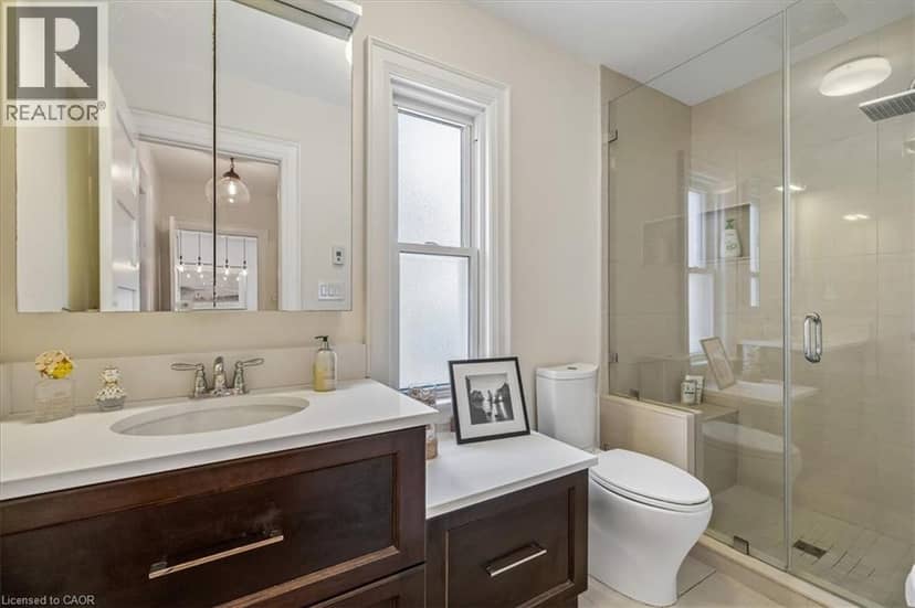 573 BEACH Boulevard — photo 9 of 35