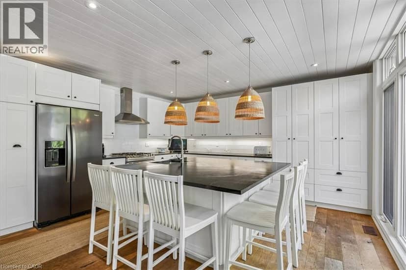 573 BEACH Boulevard — photo 14 of 35