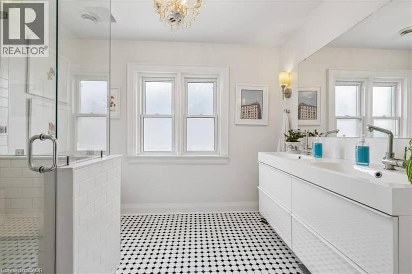573 BEACH Boulevard — photo 19 of 35