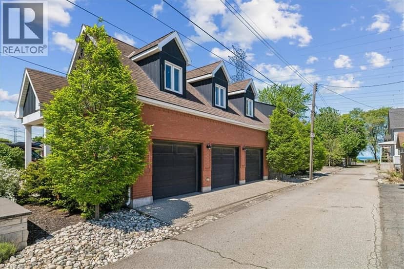 573 BEACH Boulevard, Hamilton, photo 2