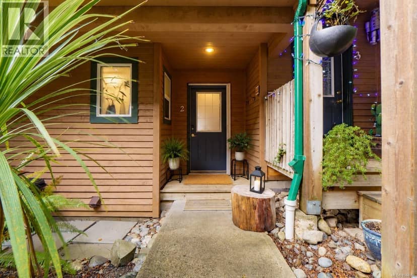 2 1553 Larch Rd — photo 1 of 35
