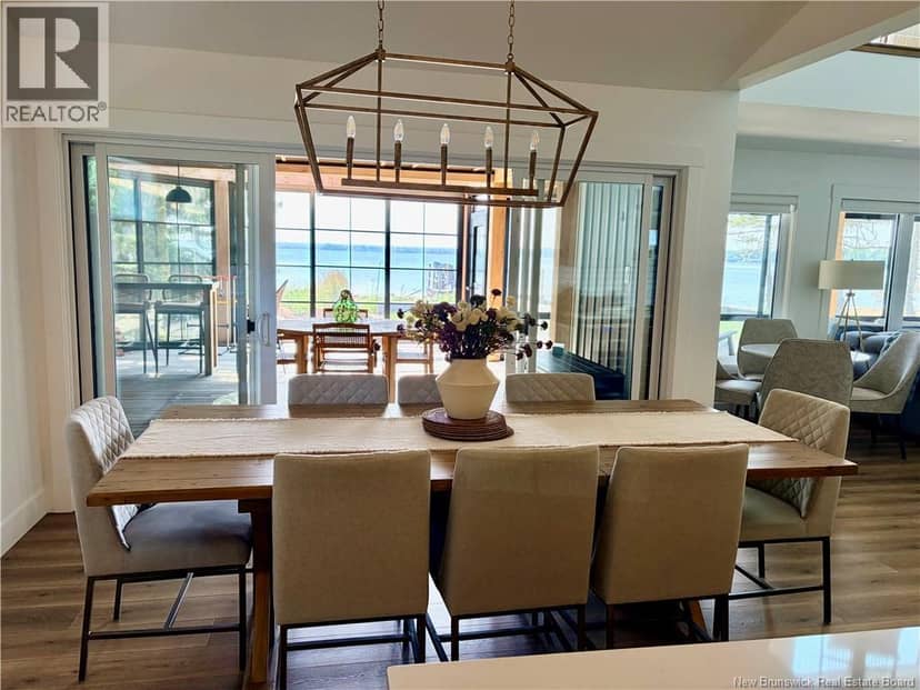 1635 Queen Elizabeth Drive — photo 22 of 40