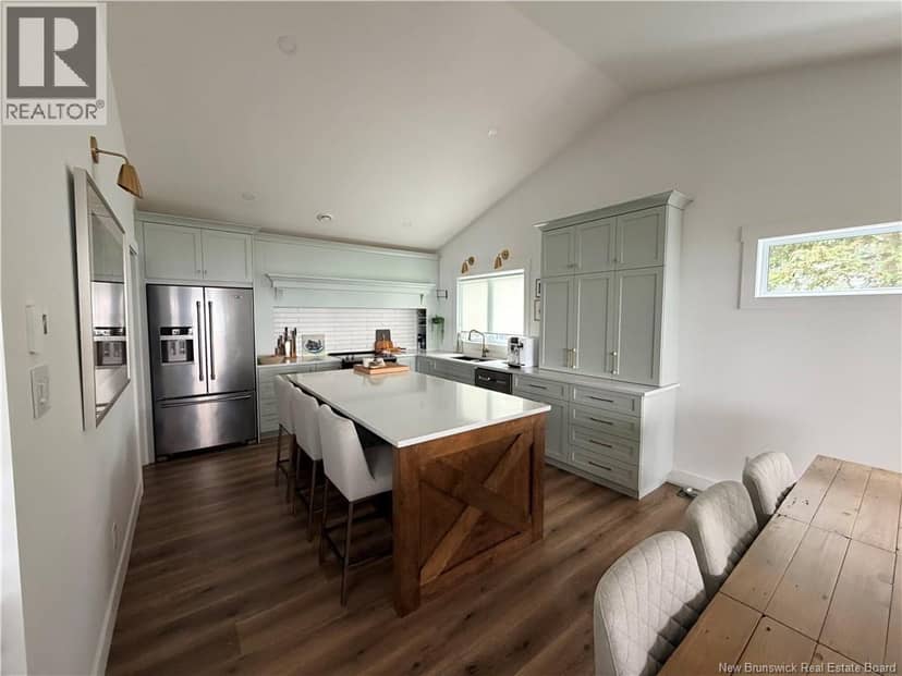 1635 Queen Elizabeth Drive — photo 15 of 40