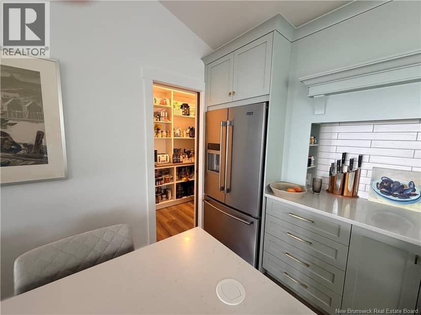 1635 Queen Elizabeth Drive — photo 18 of 40