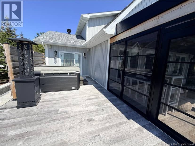 1635 Queen Elizabeth Drive — photo 11 of 40