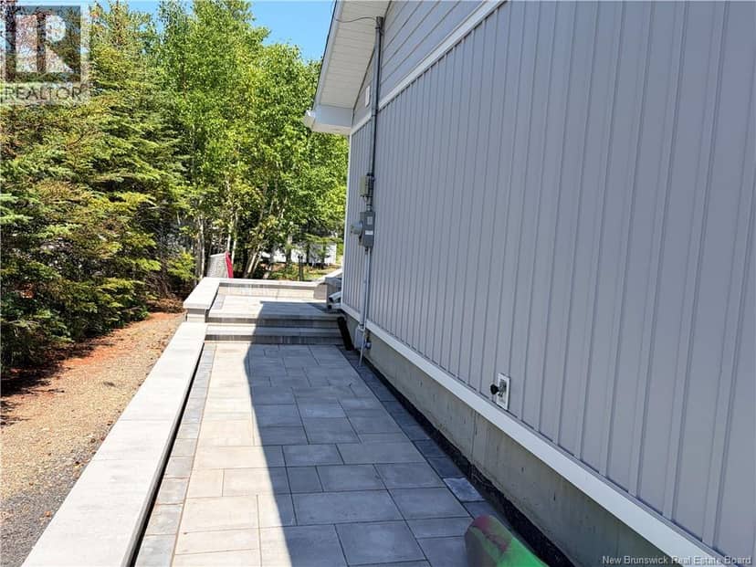 1635 Queen Elizabeth Drive — photo 10 of 40