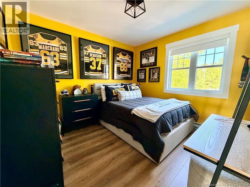 1635 Queen Elizabeth Drive — photo 34 of 40