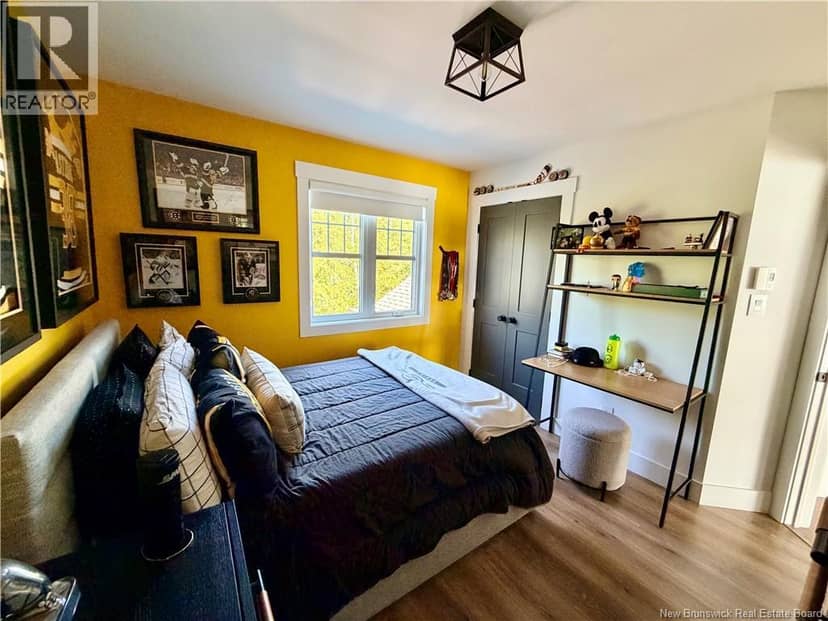 1635 Queen Elizabeth Drive — photo 35 of 40