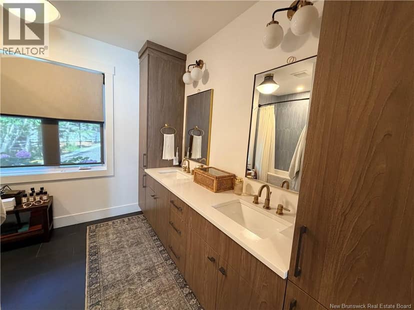 1635 Queen Elizabeth Drive — photo 40 of 40