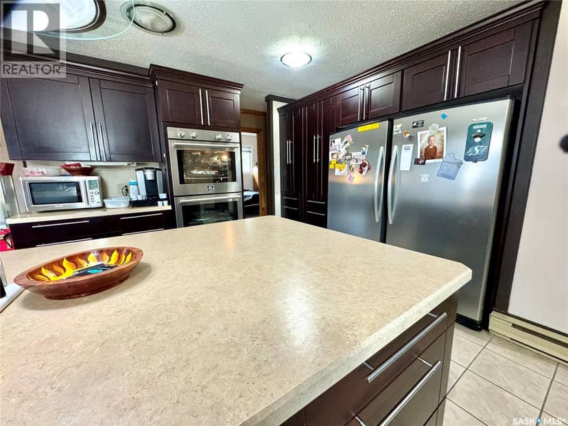 28 Mathews CRESCENT — photo 11 of 38
