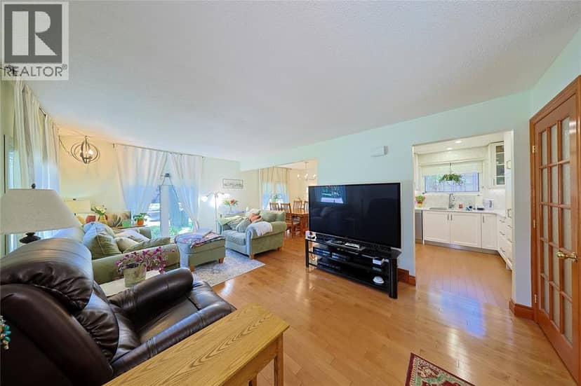 22 Turner DRIVE — photo 4 of 30
