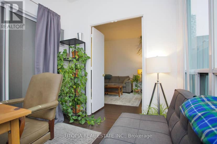 1017 - 7 King Street E — photo 10 of 22
