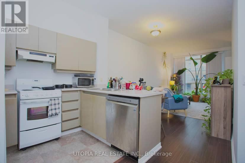 1017 - 7 King Street E — photo 12 of 22