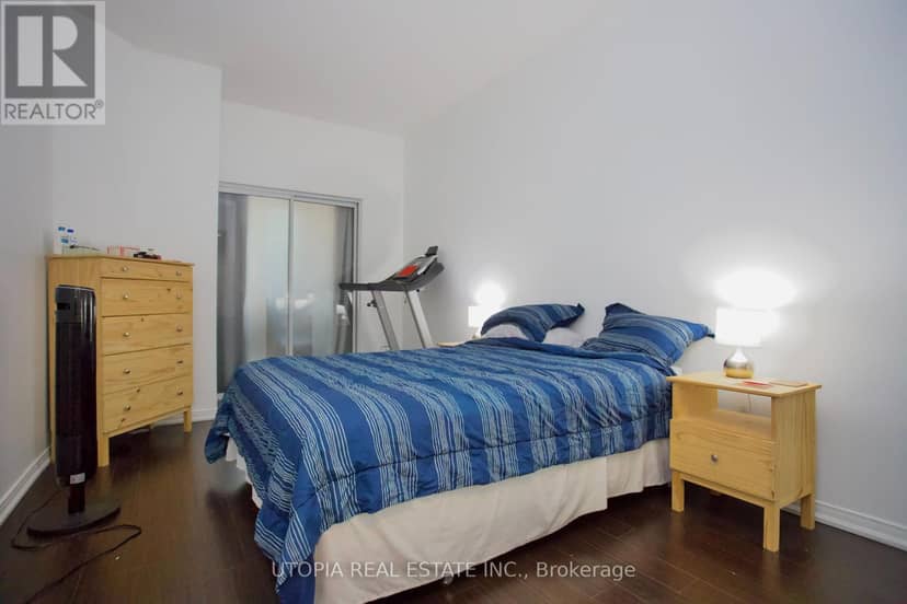 1017 - 7 King Street E — photo 15 of 22