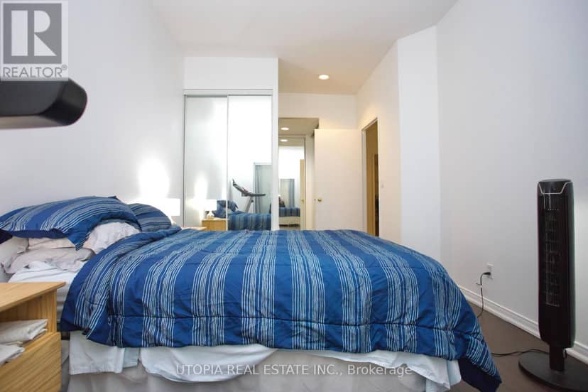 1017 - 7 King Street E — photo 17 of 22
