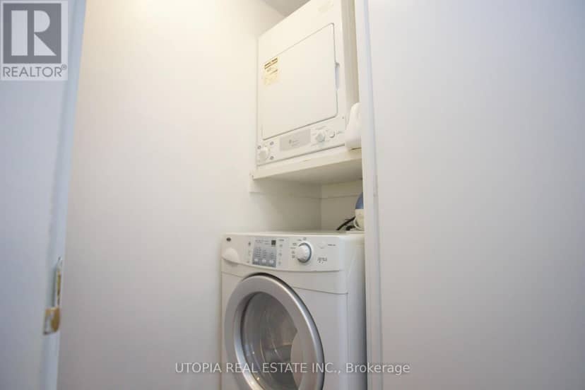 1017 - 7 King Street E — photo 21 of 22