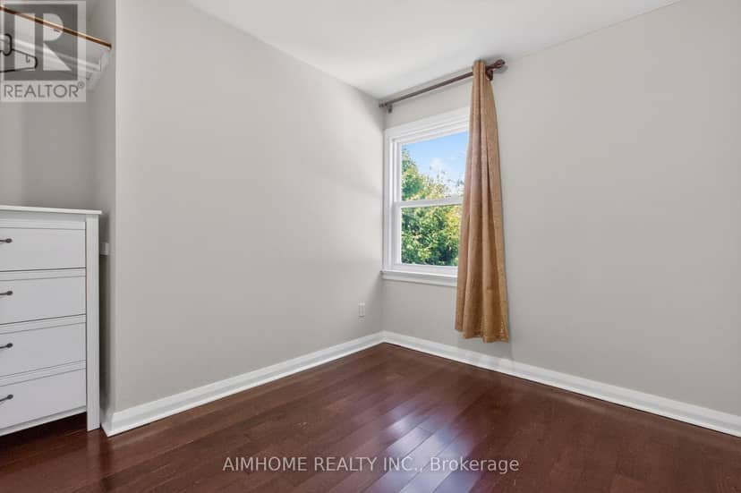 140 Meighen Avenue — photo 10 of 19