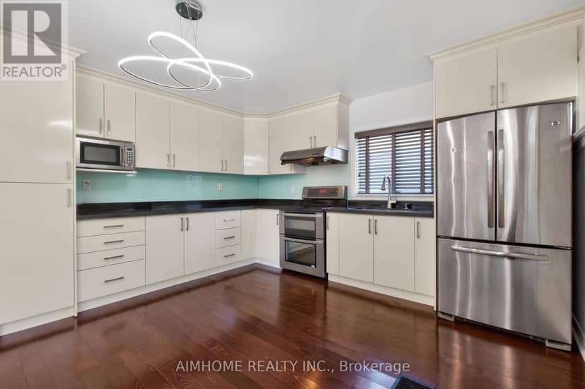 140 Meighen Avenue — photo 5 of 19