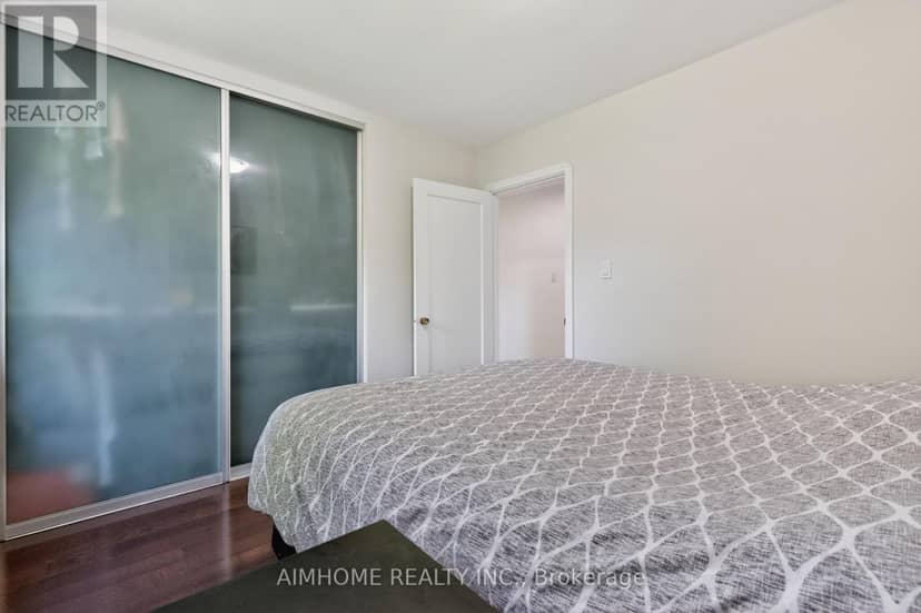 140 Meighen Avenue — photo 8 of 19