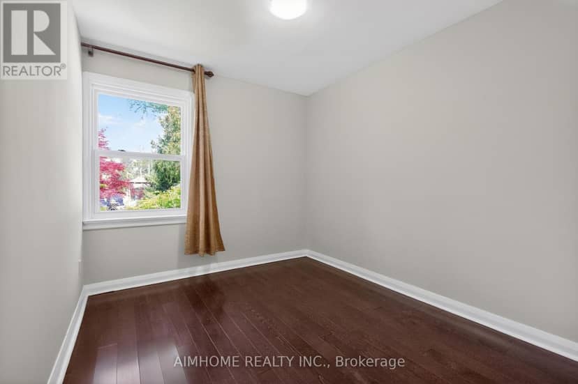 140 Meighen Avenue — photo 9 of 19