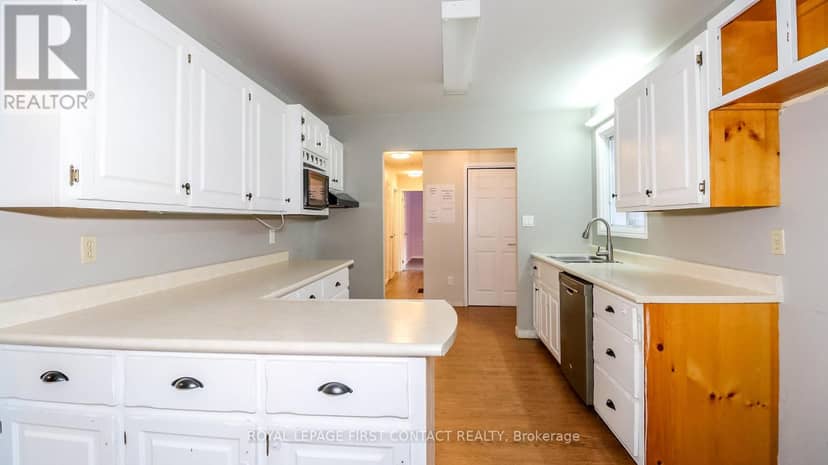 24 Howard Avenue — photo 6 of 40