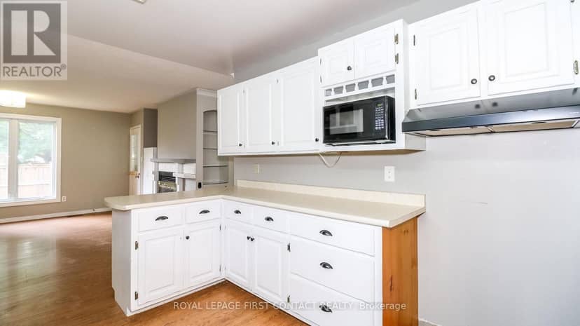 24 Howard Avenue — photo 5 of 40