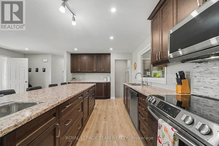 2477 Merivale Road — photo 10 of 34