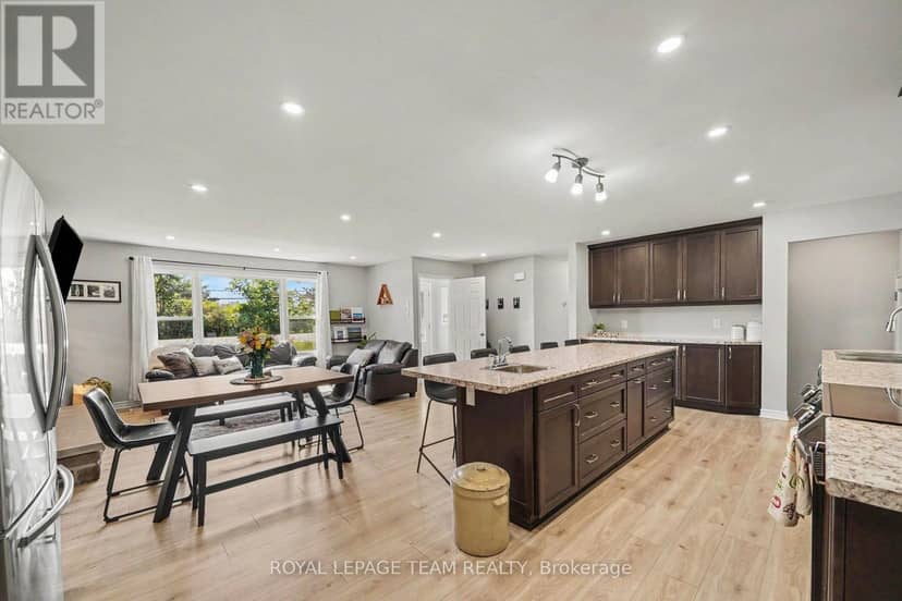 2477 Merivale Road — photo 12 of 34