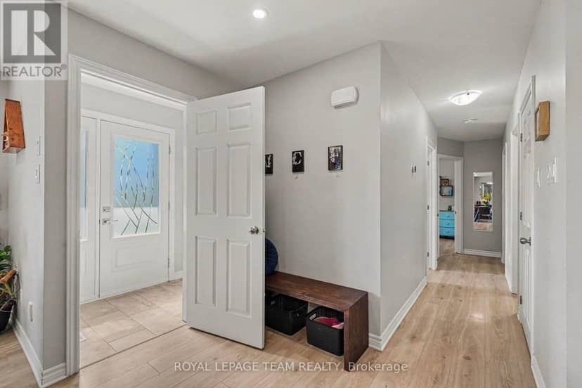 2477 Merivale Road — photo 5 of 34