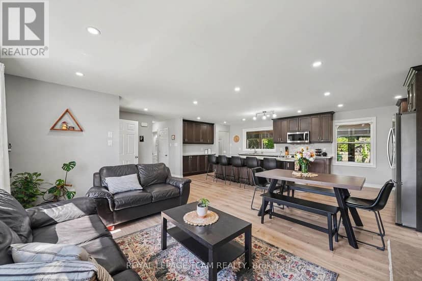 2477 Merivale Road — photo 8 of 34