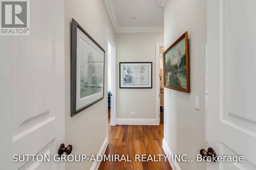 2202 - 183 Wellington Street W — photo 10 of 21