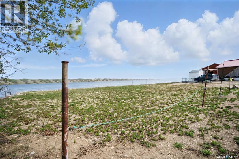 100 MacLachlan AVENUE, Manitou Beach, photo 2