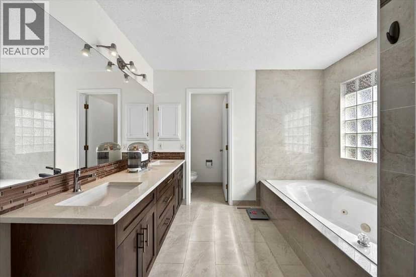 98 Hampstead Circle NW — photo 23 of 40