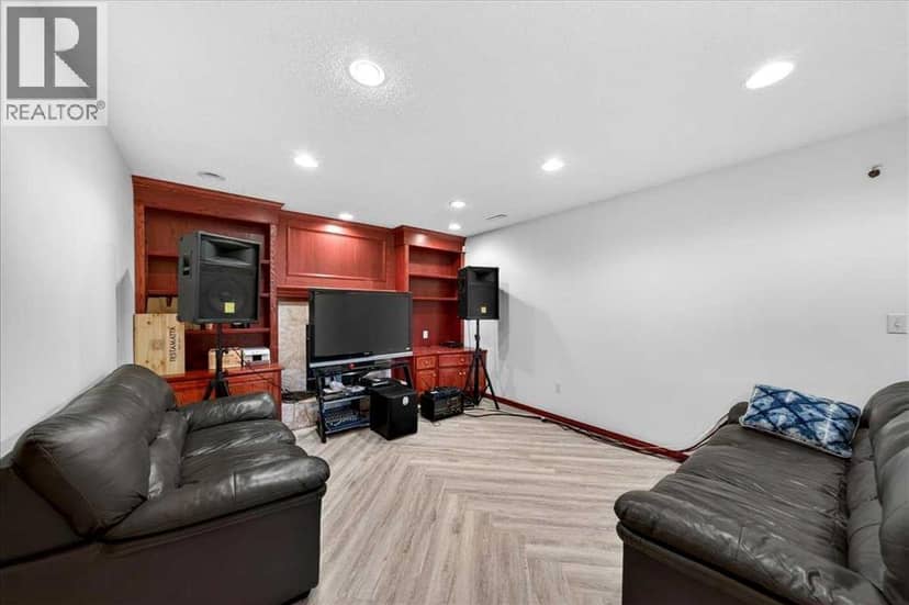 98 Hampstead Circle NW — photo 35 of 40