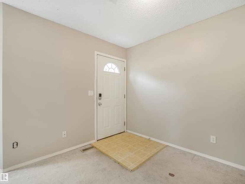 12027 105 ST NW, Edmonton, photo 2