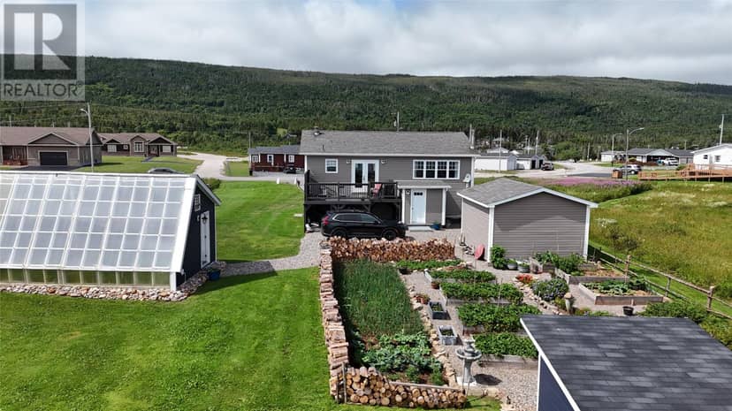 389 Main Road — photo 4 of 40