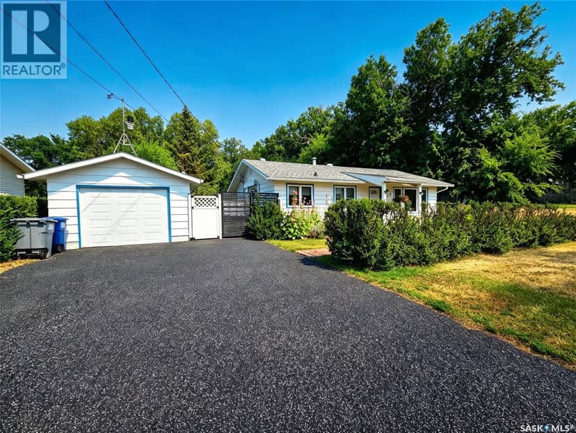 203 Pottery STREET — photo 1 of 40