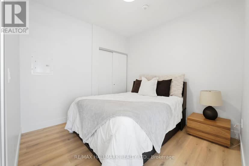 1403 - 5 Wellington Street S — photo 11 of 34